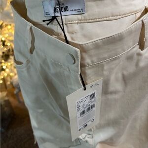 Women’s Mng Beyond Cream Cargo Pants